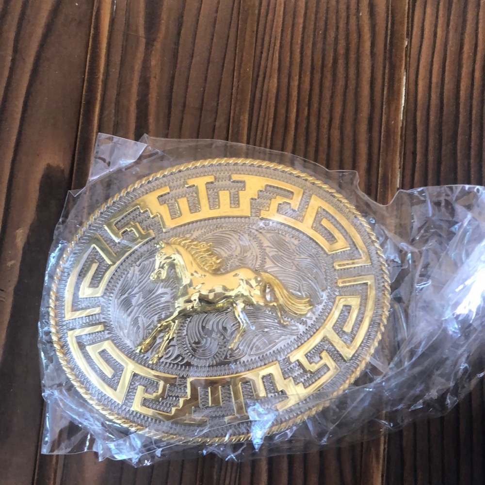 Round western horse buckle